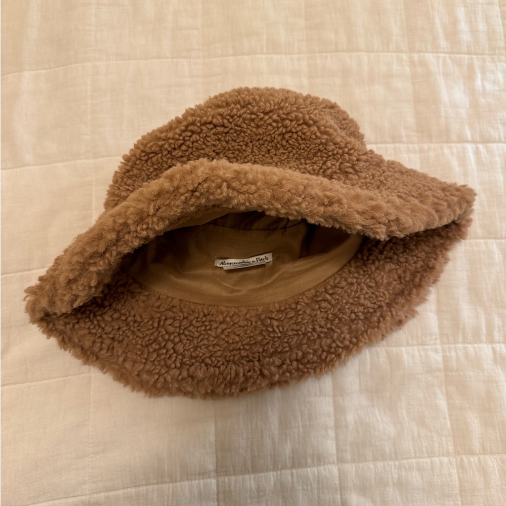 Abercrombie Sherpa cut bucket hat